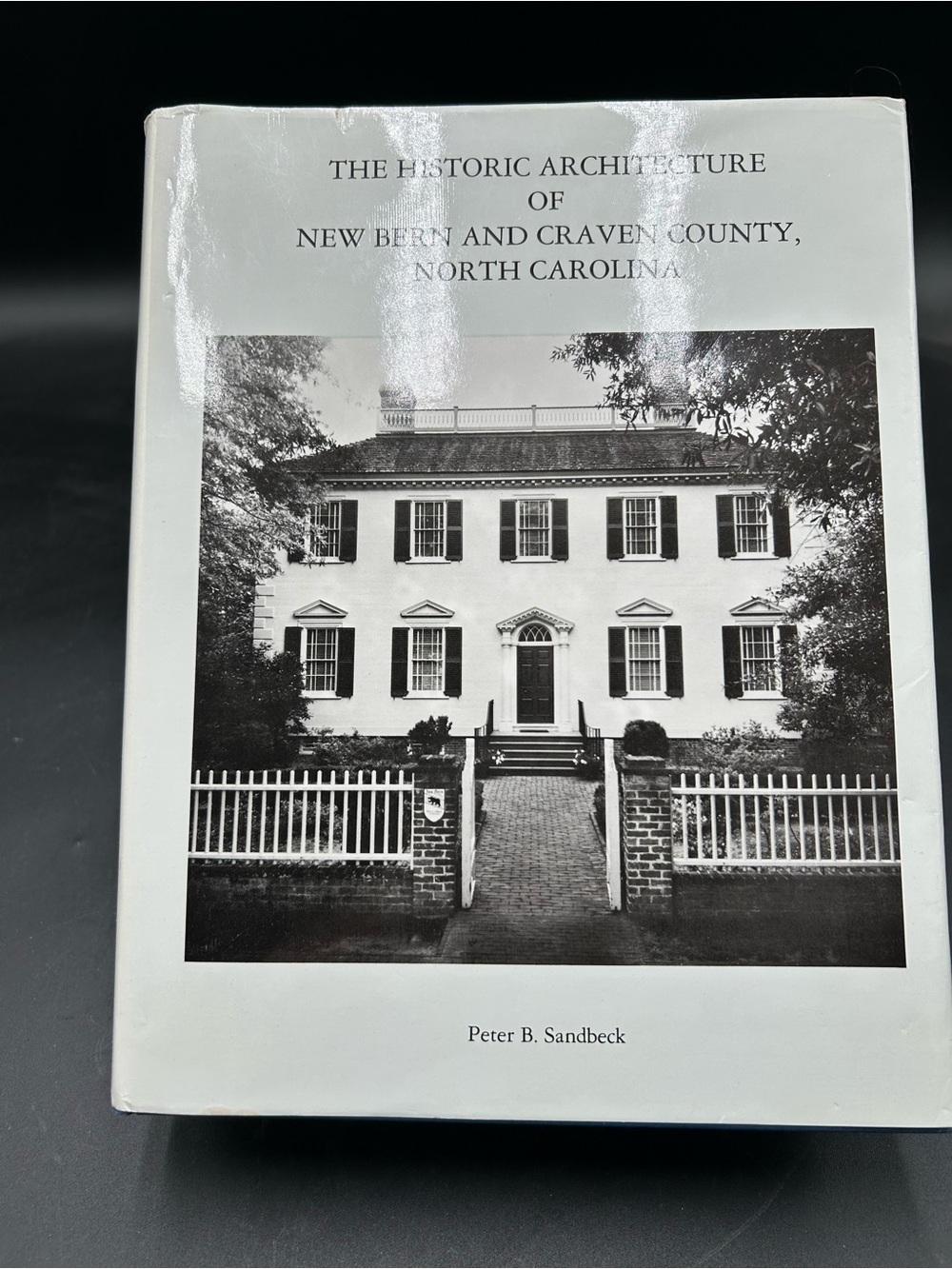 The Historic Architecture of New Bern and Craven County - White Hardcover Book